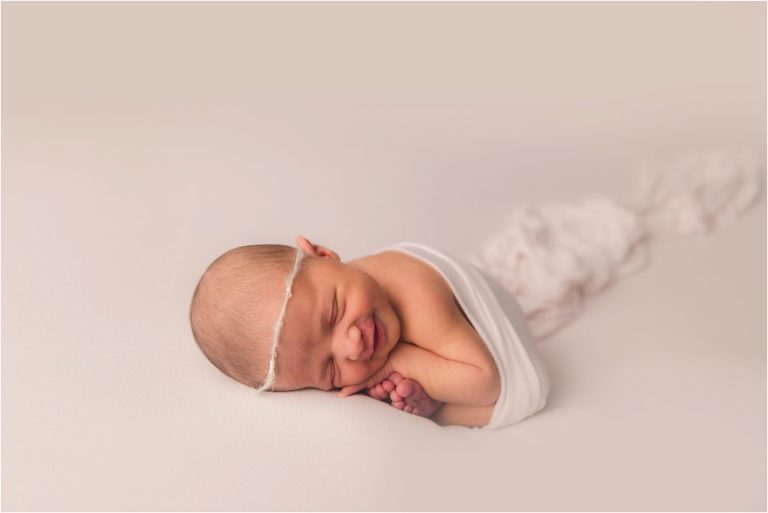 baby girl newborn pictures